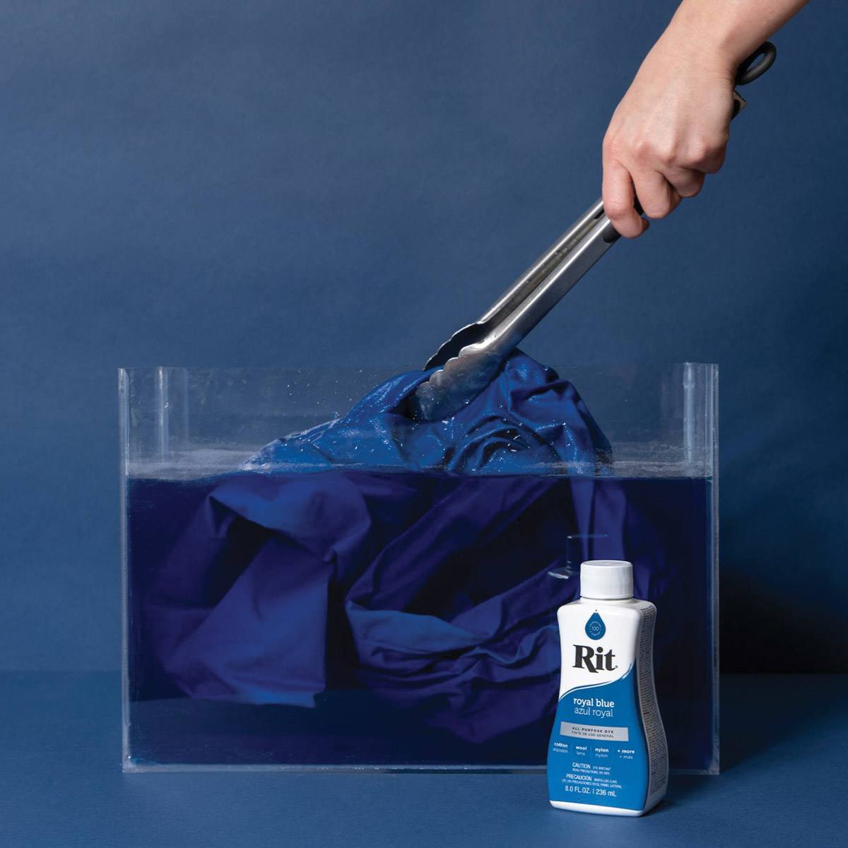 Rit All Purpose Liquid Dye - Royal Blue, 8 oz, submerging frabic in dyed water