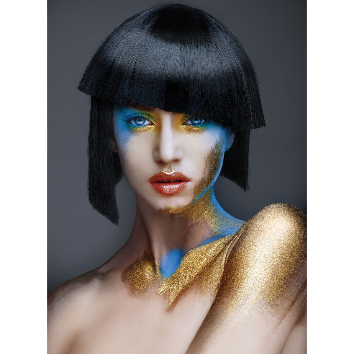 Cosmetic Powdered Metal Kits - Photo showing effect of Gold Powdered Metal on model