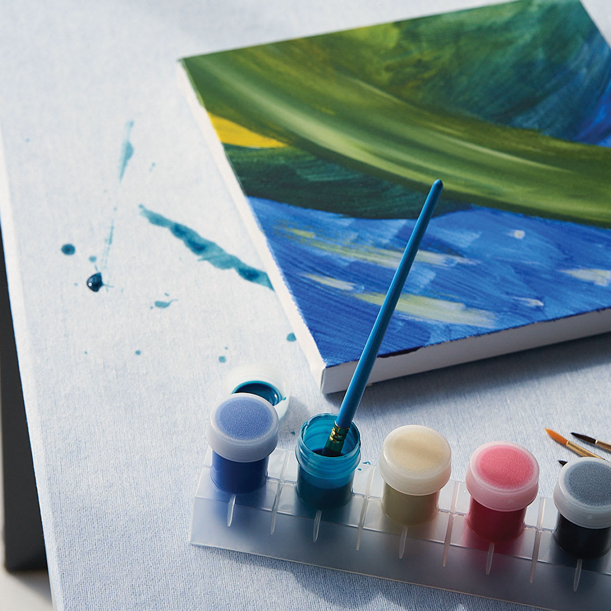 Katch Surface Protection Roll (protecting the surface from acrylic paints)