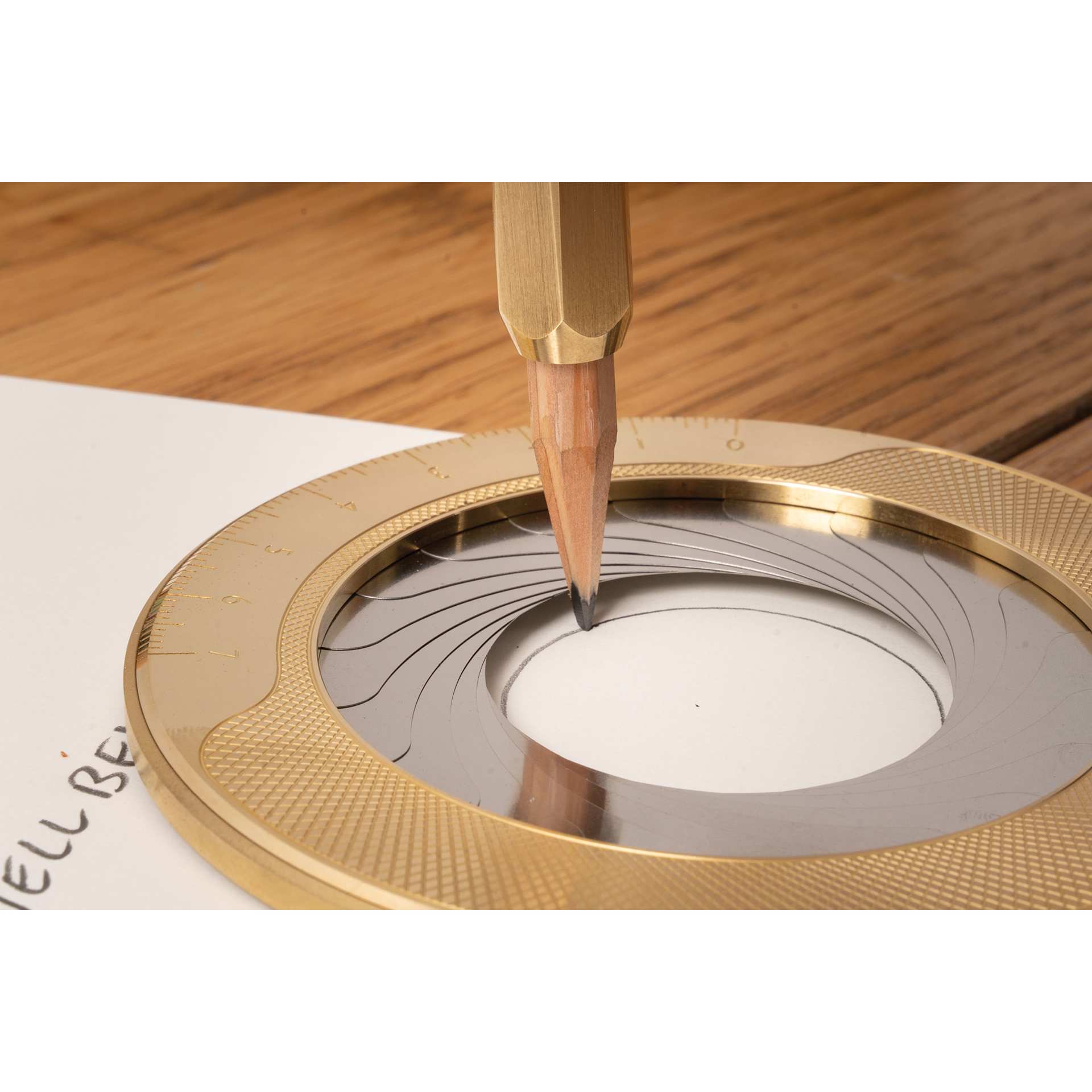 Makers Cabinet Iris Circle Tool - Standard, 2-3/4", small circle drawn, close-up