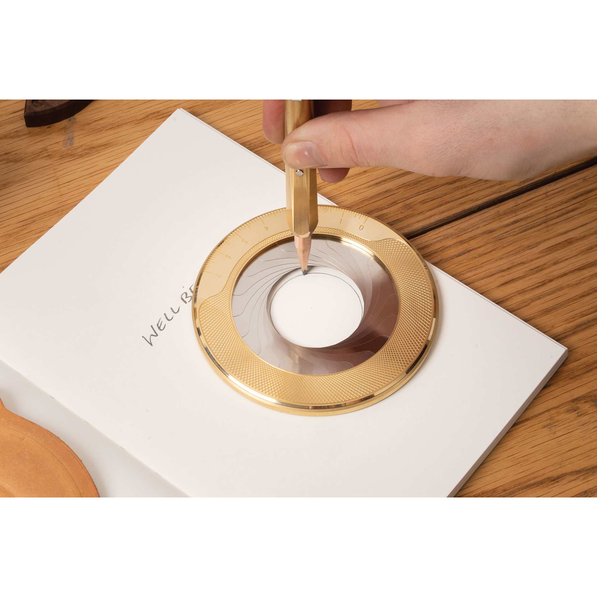 Makers Cabinet Iris Circle Tool - Standard, 2-3/4", small circle drawn
