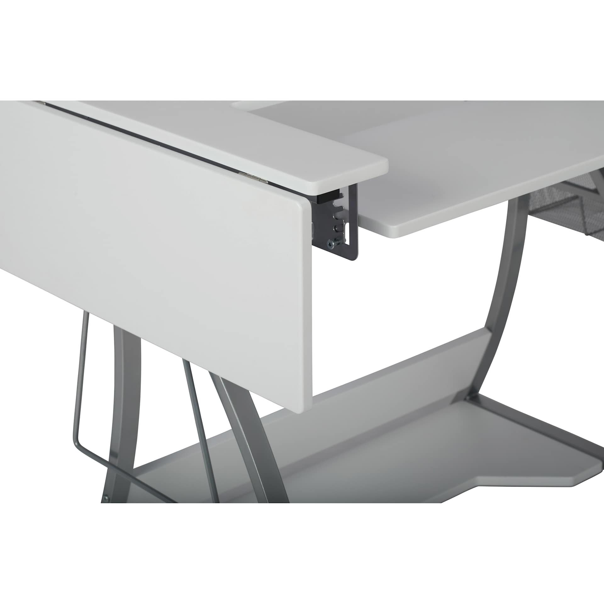 Studio Designs Pro Stitch Sewing Table - close-up of corner