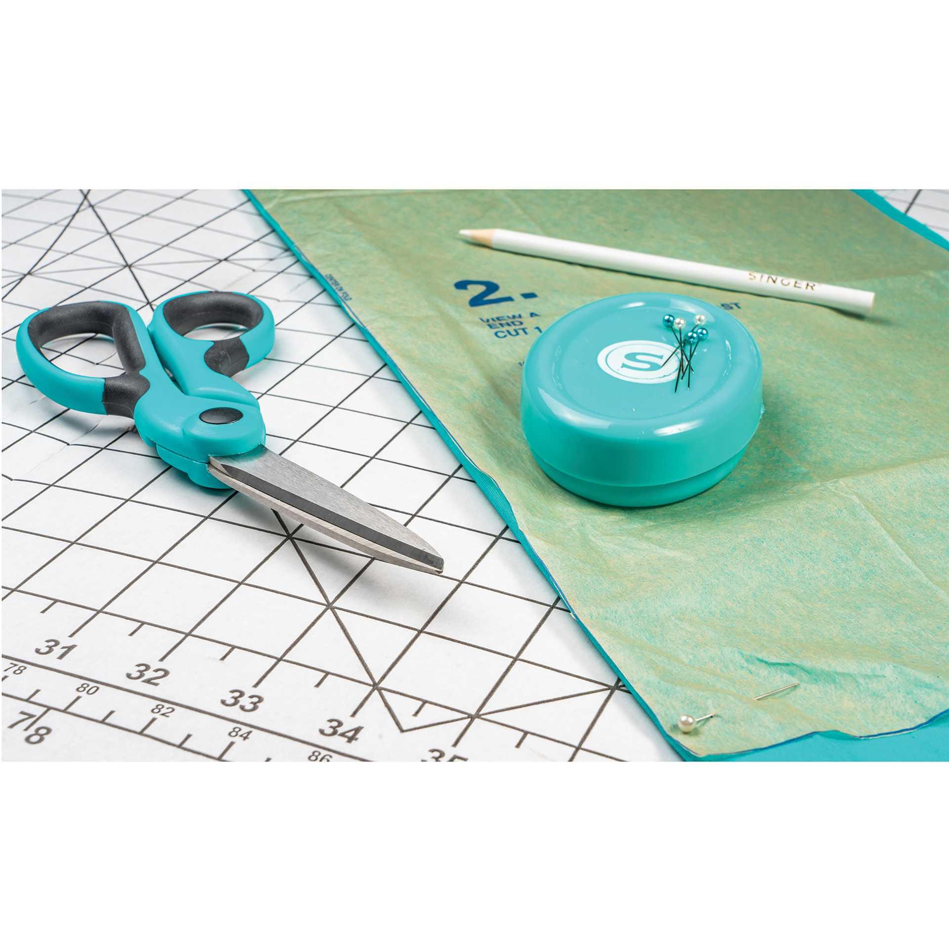 Singer ProSeries Heavy Duty Bent Scissors - 9.5" laying on table