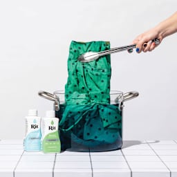 Rit All Purpose Liquid Dye - Kelly Green, 8 oz, submerging fabric in dyed water