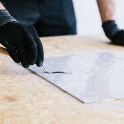 Montana Texture Spray - Artist spreading Texture spray on board