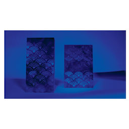 Montana UV-Effect Luminescent Varnish Spray - Effect on two signs