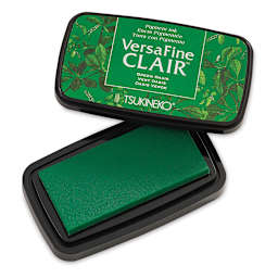 VersaFine Clair Ink Pad - Green Oasis with lid off