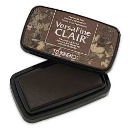 VersaFine Clair Ink Pad - Fallen Leaves with lid off