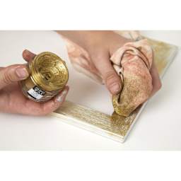 A rag can also be used to apply the gilding paste.