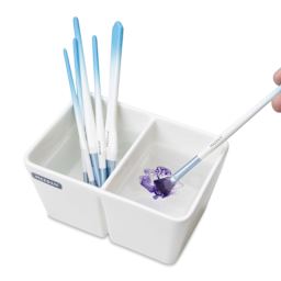 Meeden Porcelain Brush Wash Bowl - in use