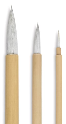 Blick White Hair Sumi Brush - Closeup showing tips of three sizes of brush