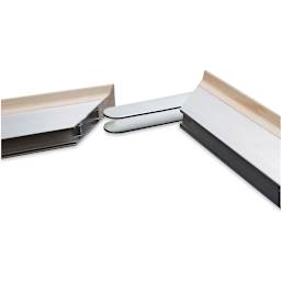 MUSEO ALU-Frame Aluminum Stretcher Bars - Closeup of 2 stabilizers inserted in frame for assembly