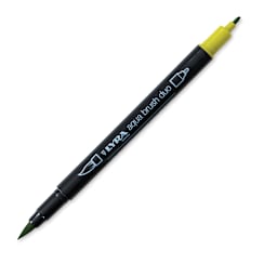Lyra Aqua Brush Duo Marker - Yellow Still de' Grain 070 (with caps off)
