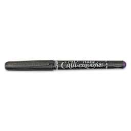 Manuscript CalliCreative Italic Marker - Metallic Purple, 2.5 mm, Medium Point with cap on