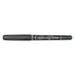 Manuscript CalliCreative Italic Marker - Metallic Green, 2.5 mm, Medium Point with cap on