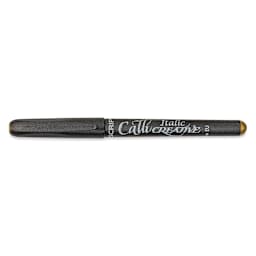 Manuscript CalliCreative Italic Marker - Metallic Gold, 2.5 mm, Medium Point with cap on