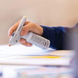 Copic ABS 2 Airbrush System - Starter Set, spraying