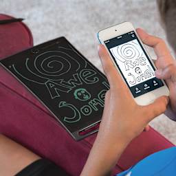 Boogie Board eWriters - Person sending sketch from Jot 8.5 version to phone