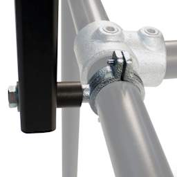 Brent Clay Extruder HD - Closeup of slab roller mount attached to frame