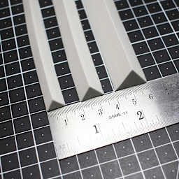 SKS Props HD-Foam Dowels - Comparison of three Triangle Sizes available