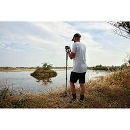 National Geographic Photo 3-in-1, fully extended Convertible Monopod in use with tripod base