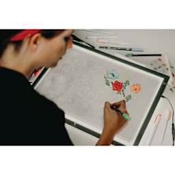 Daylight Wafer LED Light Box, Women drawing flowers on the light box