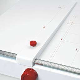 MBM Triumph 1110 Large Format Trimmer close-up of straight edge