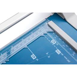 Dahle Personal Rotary Trimmer - 12" Cutting Length, close-up of the metal base with dimensions