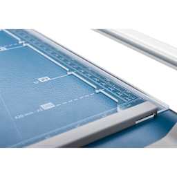 Dahle Personal Rotary Trimmer - 18" Cutting Length, close-up of the metal base with dimensions