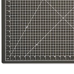 Dahle Self-Healing Cutting Mats - Closeup of corner of Black Mat showing gridlines
