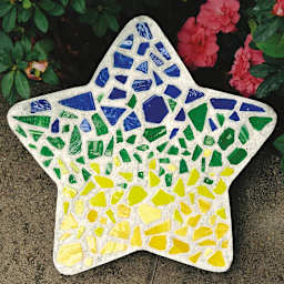 Milestones Mosaic Stepping Stone Kit - Star (Completed star stepping stone)