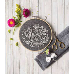 Leisure Arts Snow Garden Felt Embroidery Kit (Finished project with scissors, felt, and floss)