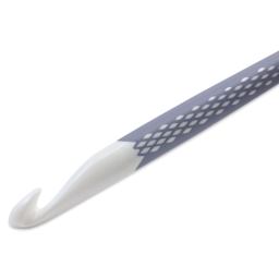 Prym Ergonomics Crochet Hook - Q, 16 mm close up showing hook