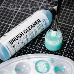 Angelus Brush Cleaner - 8 oz, Bottle (Brush being cleaned with brush cleaner)