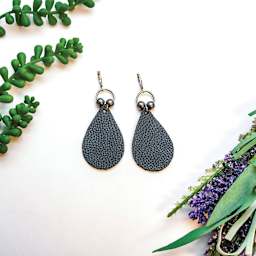 Realeather Deertan Leather Trim - Black, earring made of leather