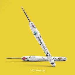 The Woobles Beginner Crochet Amigurumi Kit - Snoopy - front and back of crochet needle