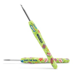 The Woobles Beginner Crochet Amigurumi Kit - SpongeBob Squarepants close up of included crochet hooks