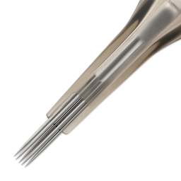 Peak Quartz Curved Magnum Medium Taper Tattoo Needle Cartridges - #12, 5 Needles, Pkg of 20, close-up of needle
