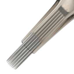 Peak Quartz Curved Magnum Medium Taper Tattoo Needle Cartridges - #10, 11 Needles, Pkg of 20, close-up of needle