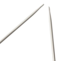 Prym Ergonomics Double Point Knitting Needle Set - Size 10.75, Set of 5, 8" - close-up of needle tips