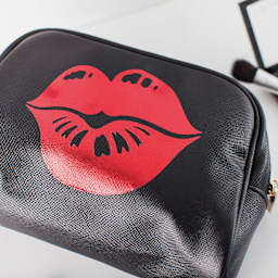 Cricut Foil Iron-On - Red, 12'' x 24'' (Sample Artwork, Lips on bag)