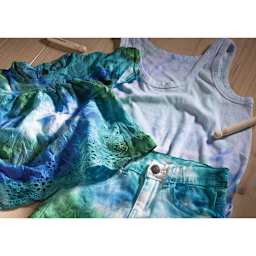 Talens Art Creation Tie Dye with Textile Silk Set - Set of 3, Cool Colors (Sample tie-dyed clothing)