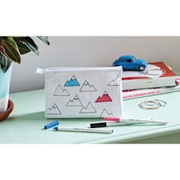 Edding 4600 Textile Pens, colored in bag standing on a desk with pens laid out