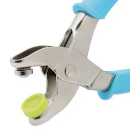 Dritz Eyelet Pliers Set, close-up of the pliers
