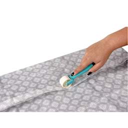 Singer ProSeries Seam Roller in use