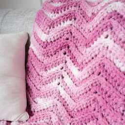 Lion Brand Cover Story Chainette Yarn finished blanket example