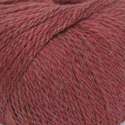 HiKoo Highland Lux Yarn - Wild Currant close up to see texture