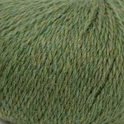 HiKoo Highland Lux Yarn - Meadow Green close up to show texture