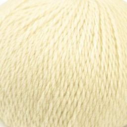 HiKoo Highland Lux Yarn - Natural close up to show texture