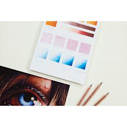 Derwent Lightfast Colored Pencils demonstrating gradation abilities